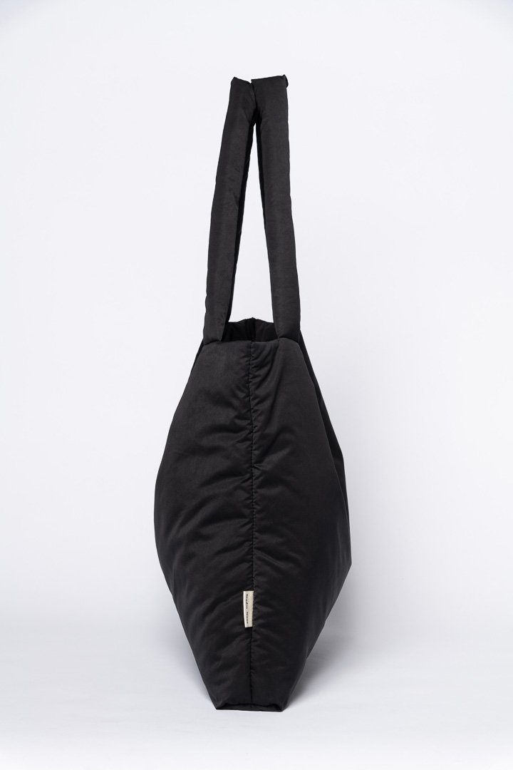 Black Puffy mombag, Studio Noos