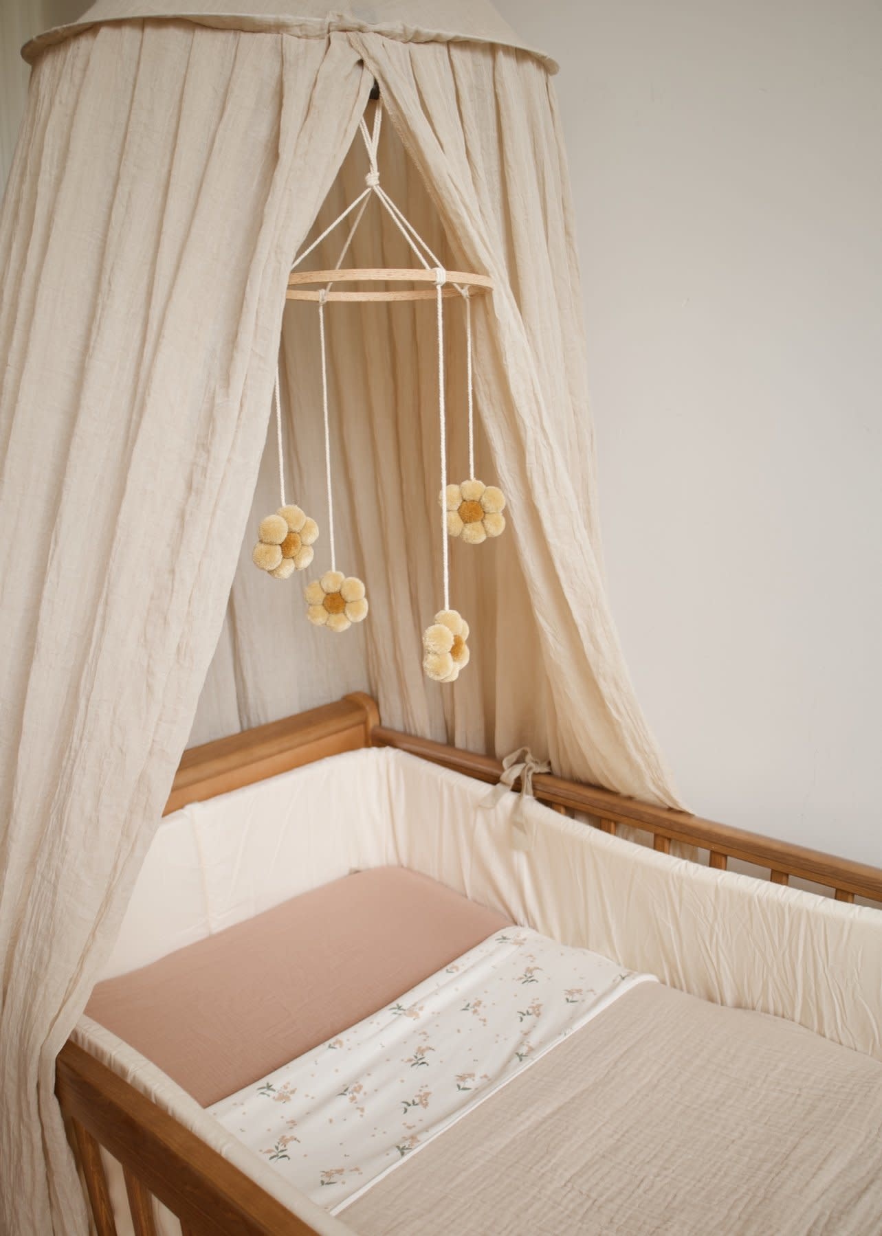 Pompon Daisies mobile sand , A La Collection