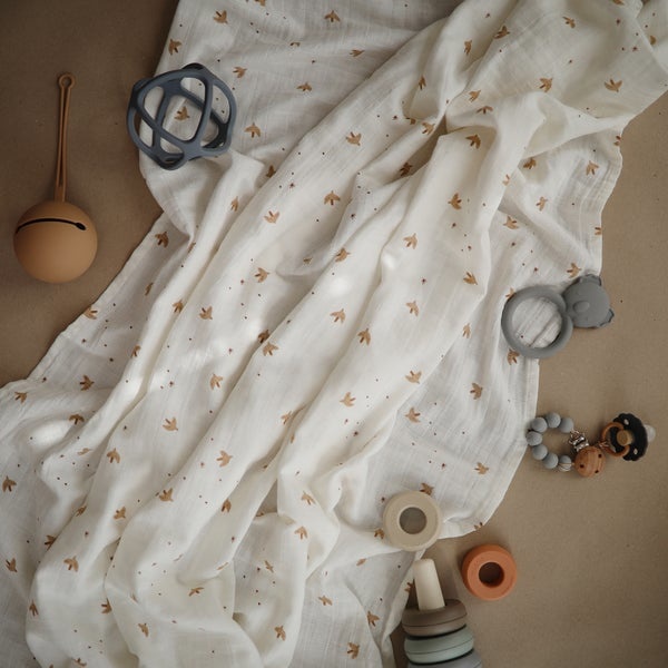 Mushie swaddle Natural Sparrow