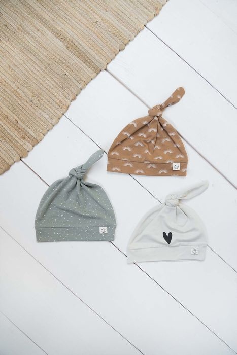 Babymutsje hartje zand, Zusss