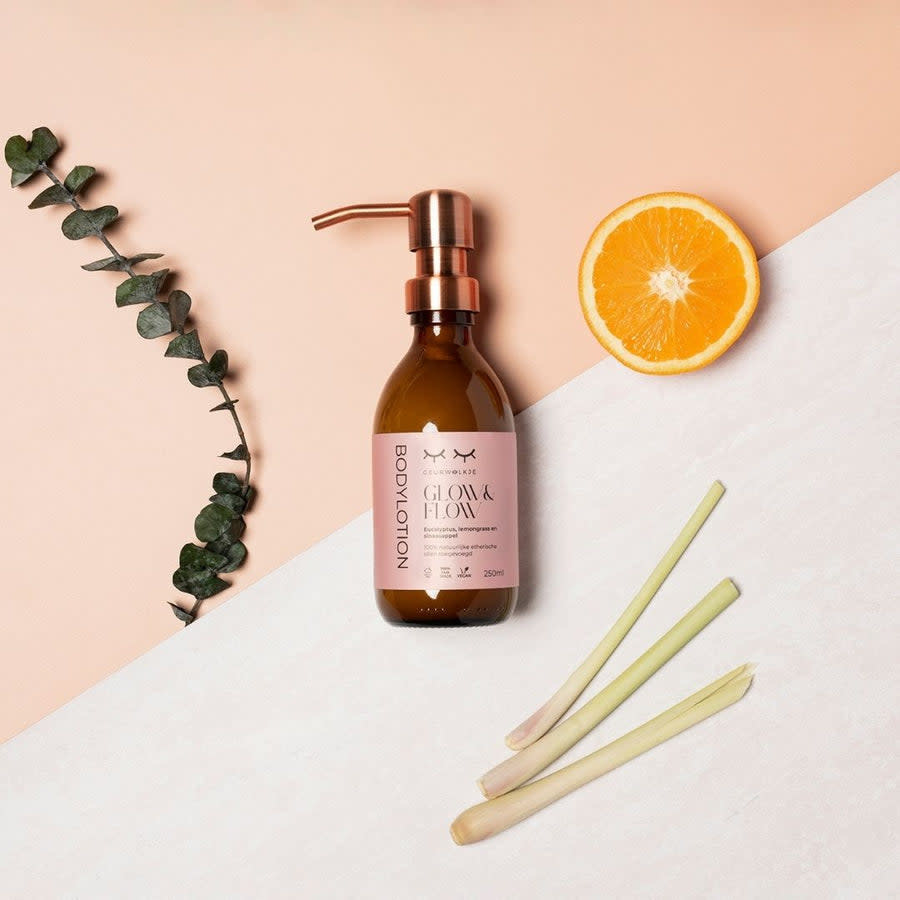Glow & Flow bodylotion 250 ml, Geurwolkje