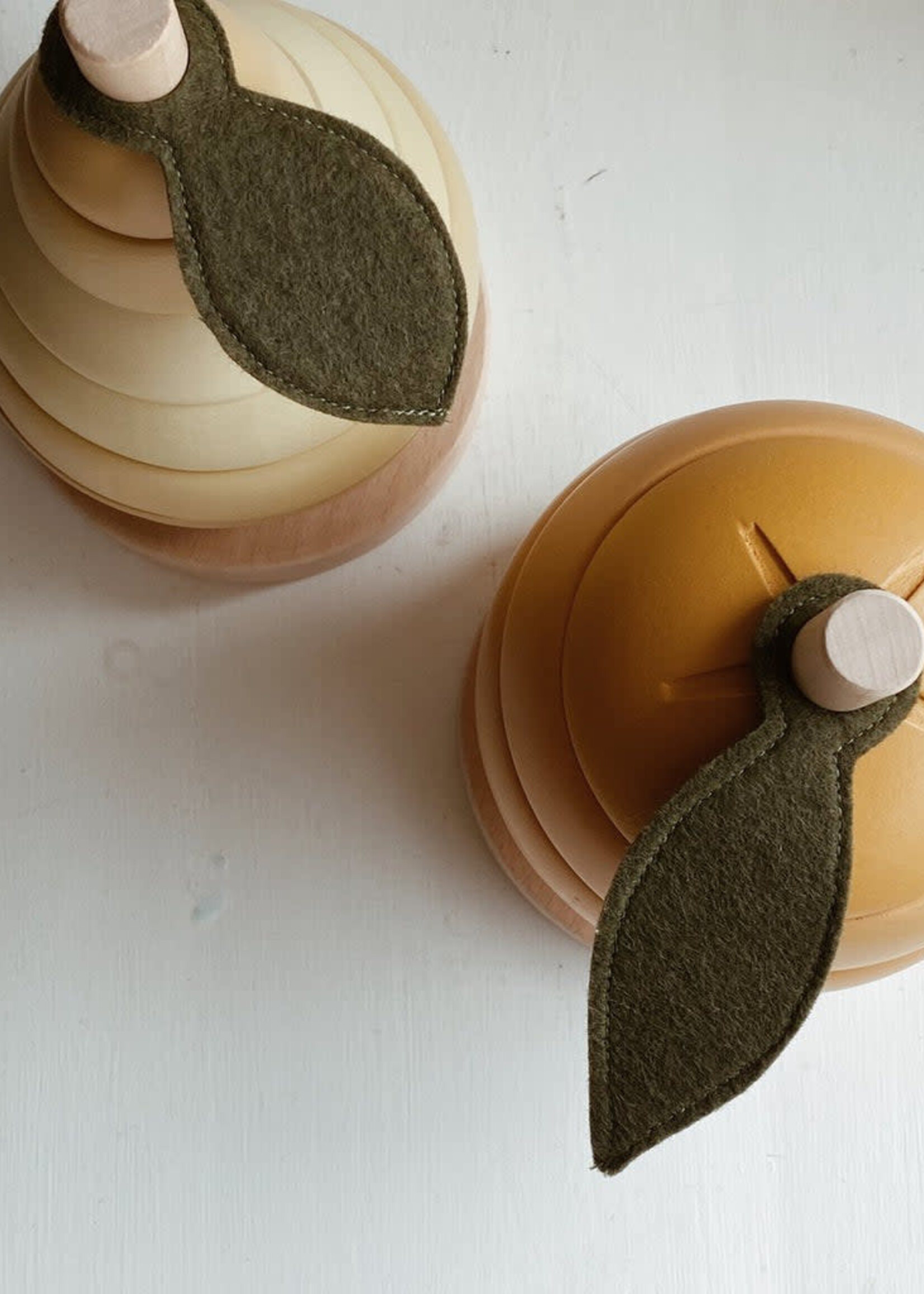 Orange stackings tower, Kongesjold