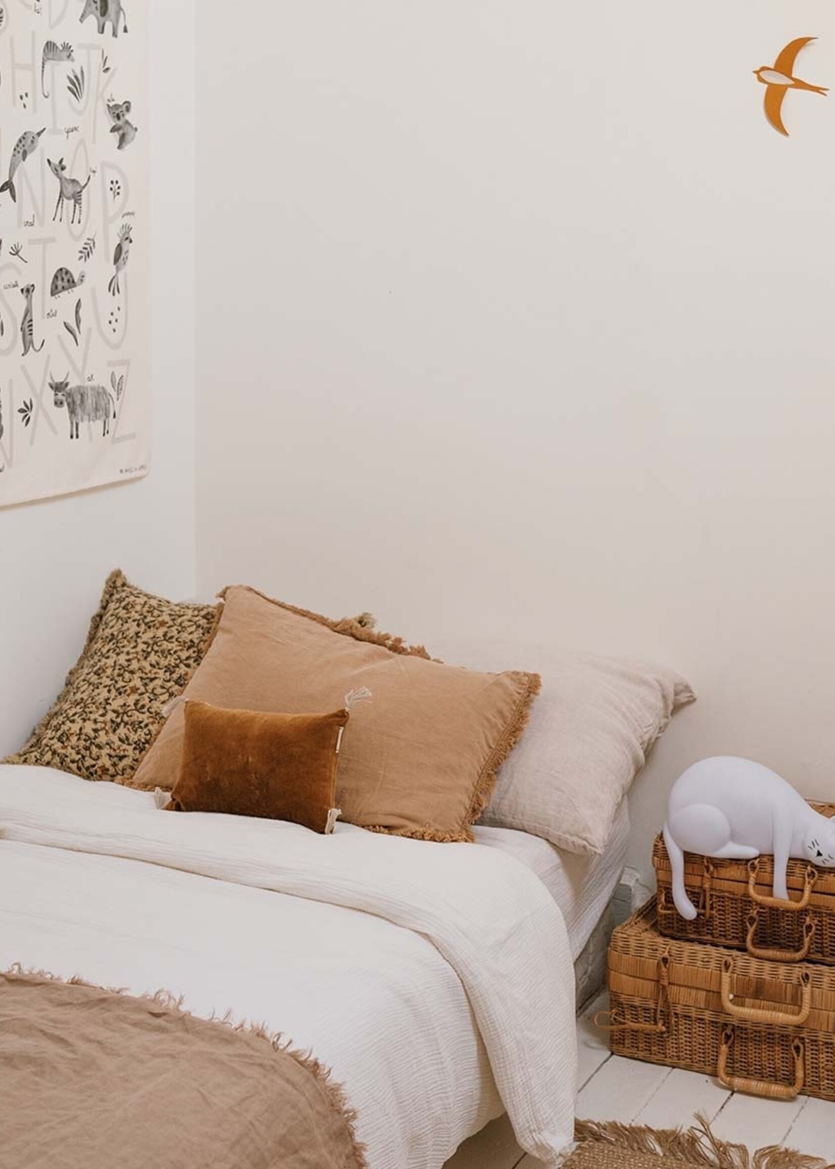 Joseph Le Lapin Georges cat lamp, rose in April