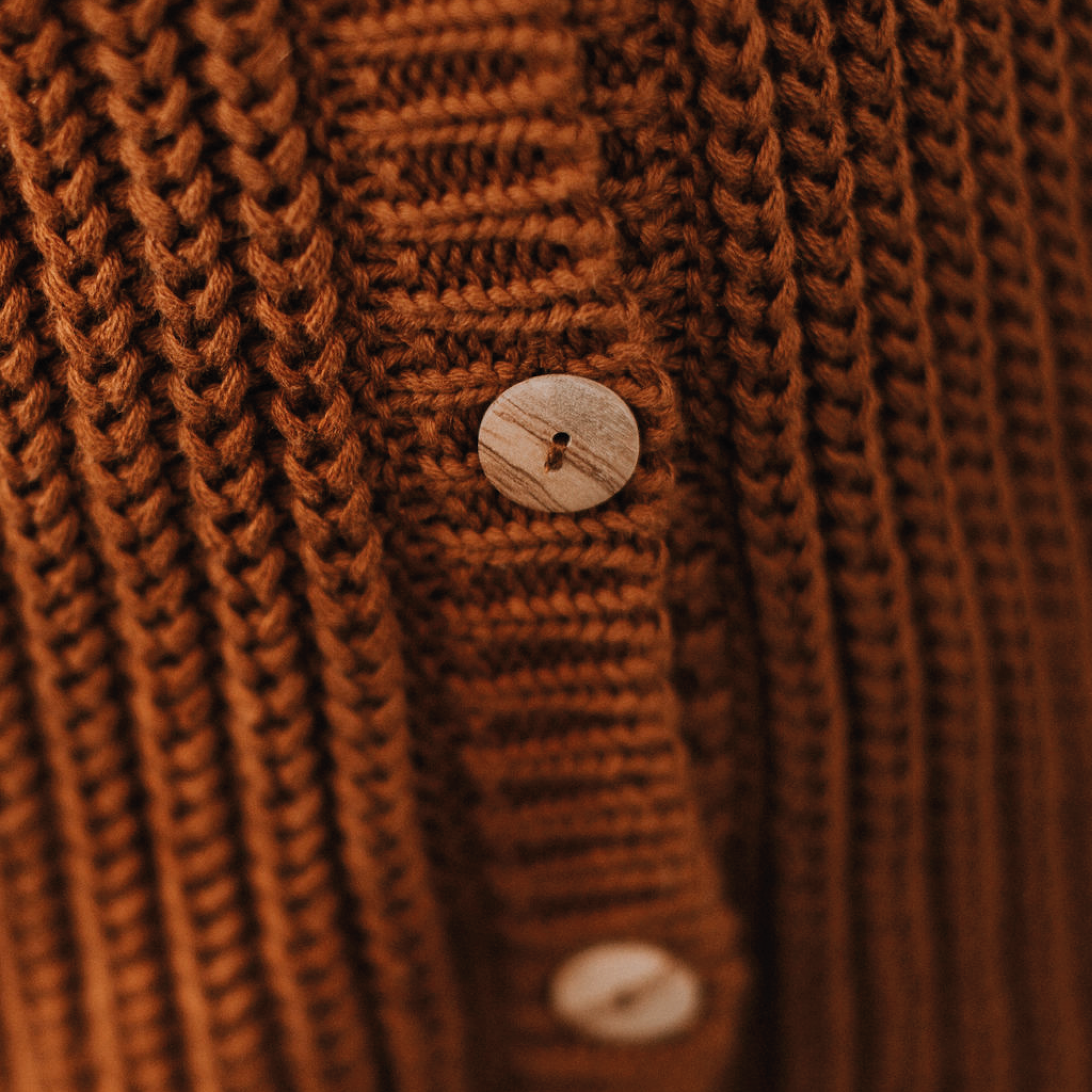 Yuki specials, chunky knitted cardigan Rust, Yuki