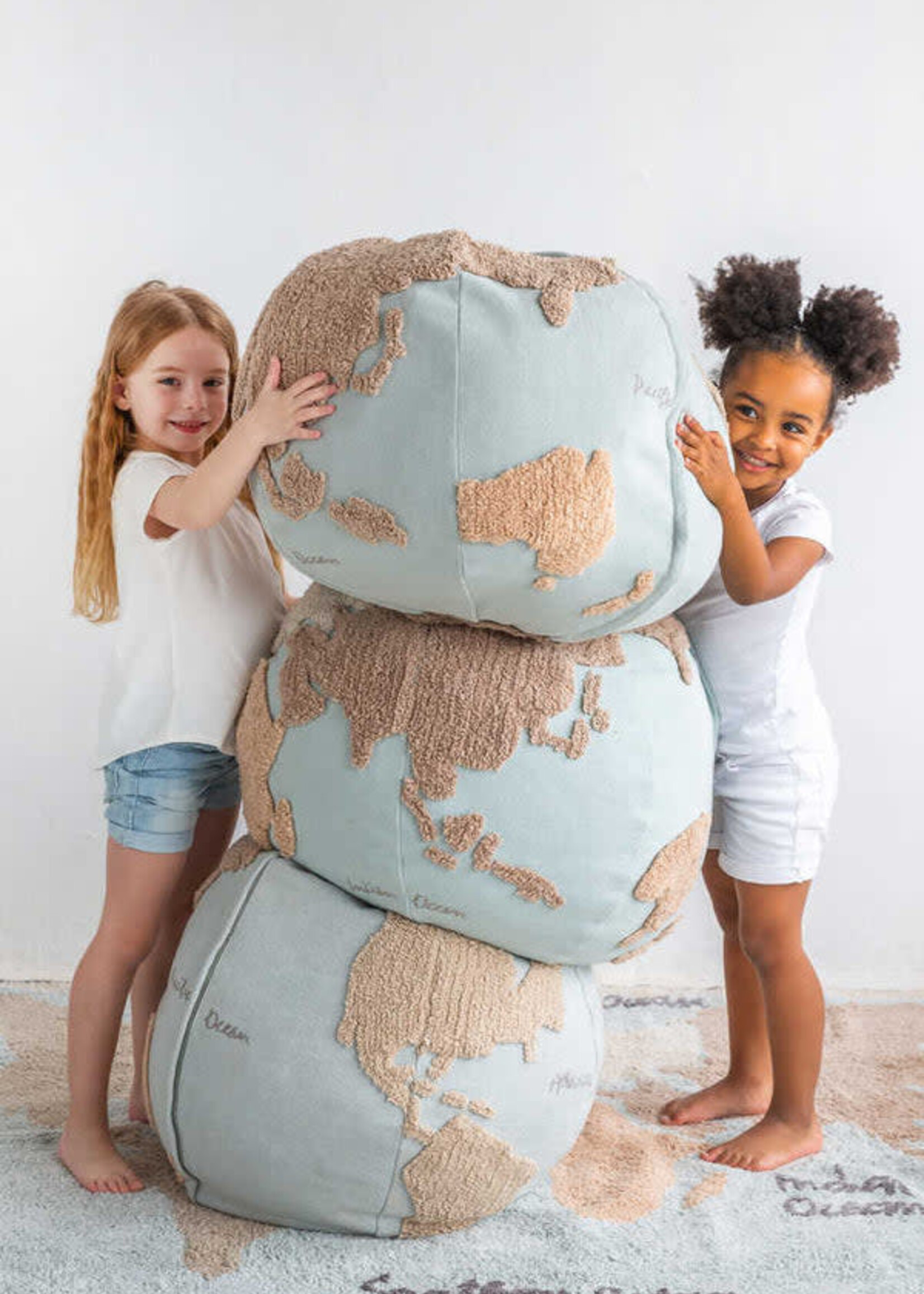 Lorena Canals Wasbare poef World map, Lorena Canals