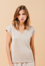 GRACE AND MILA GRACE AND MILA 12382 MALIN TOP V-NECK