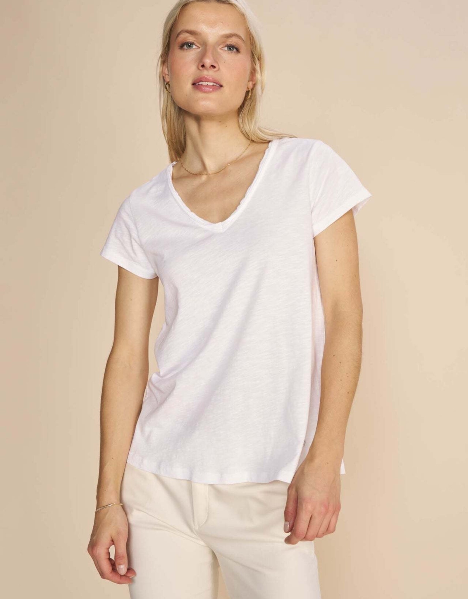 MOSMOSH MOS MOSH TULLI V-SS BASIC TEE