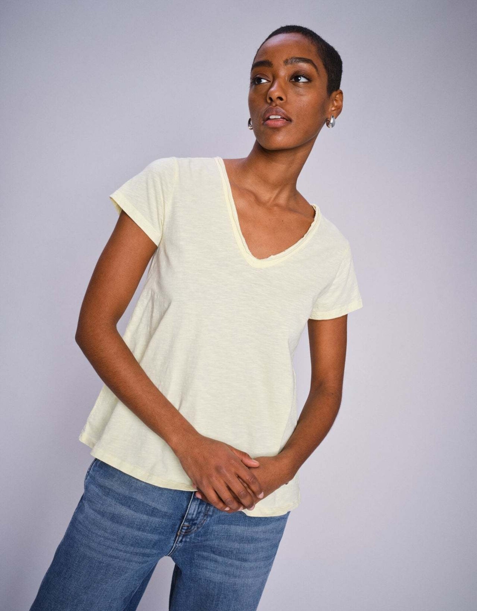 MOSMOSH MOS MOSH TULLI V-SS BASIC TEE