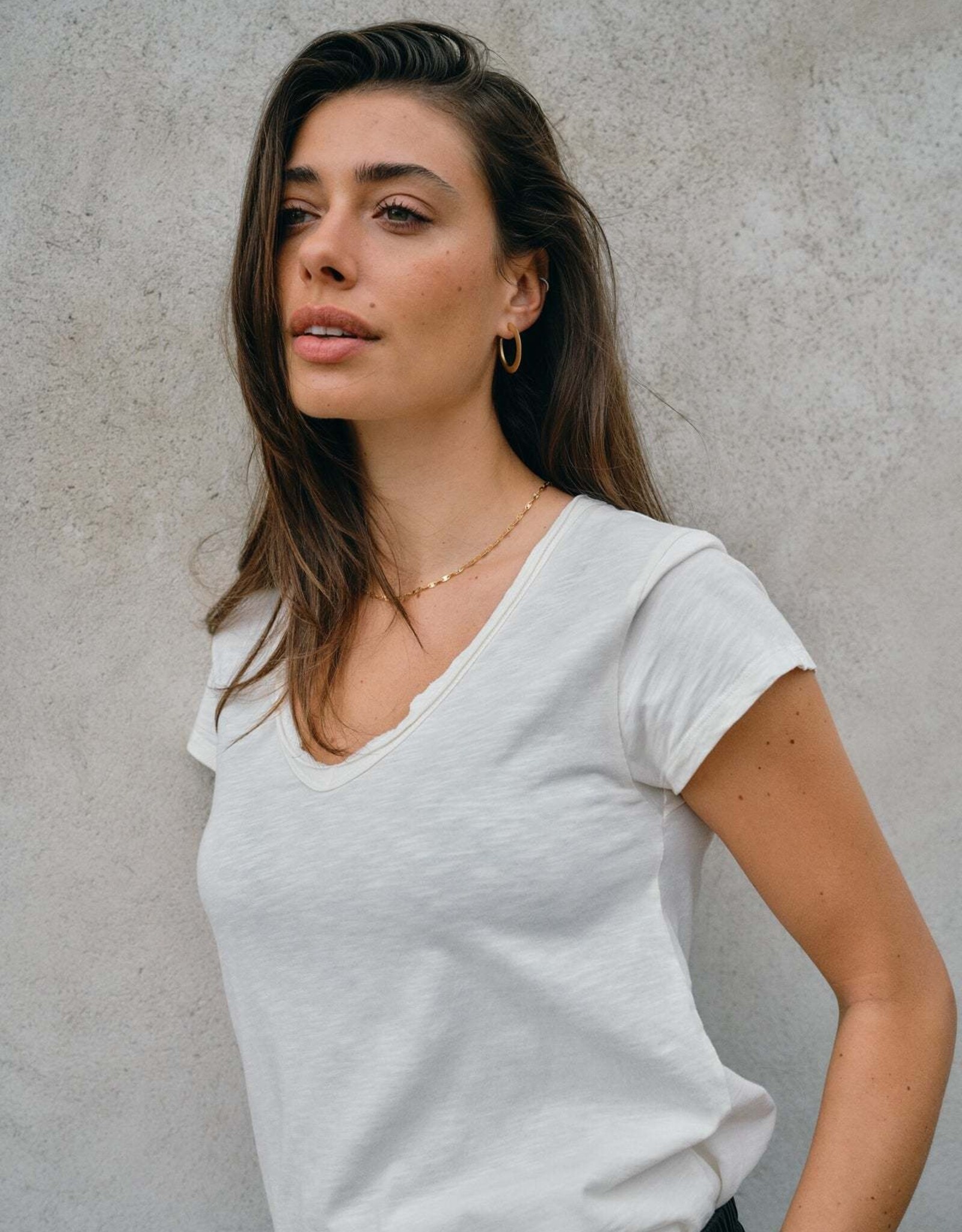 MOSMOSH MOS MOSH TULLI V-SS BASIC TEE