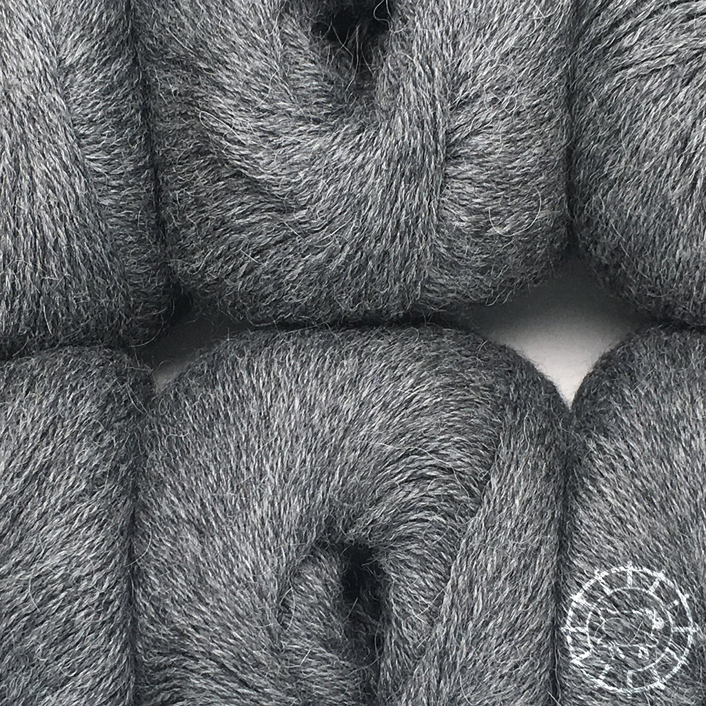 Woolpack Yarn Collection Baby Alpaca Fingering – Gris foncé