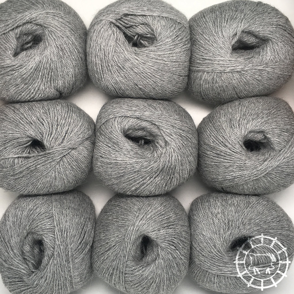«Woolpack Yarn Collection» Baby Alpaka Fingering – Hellgrau