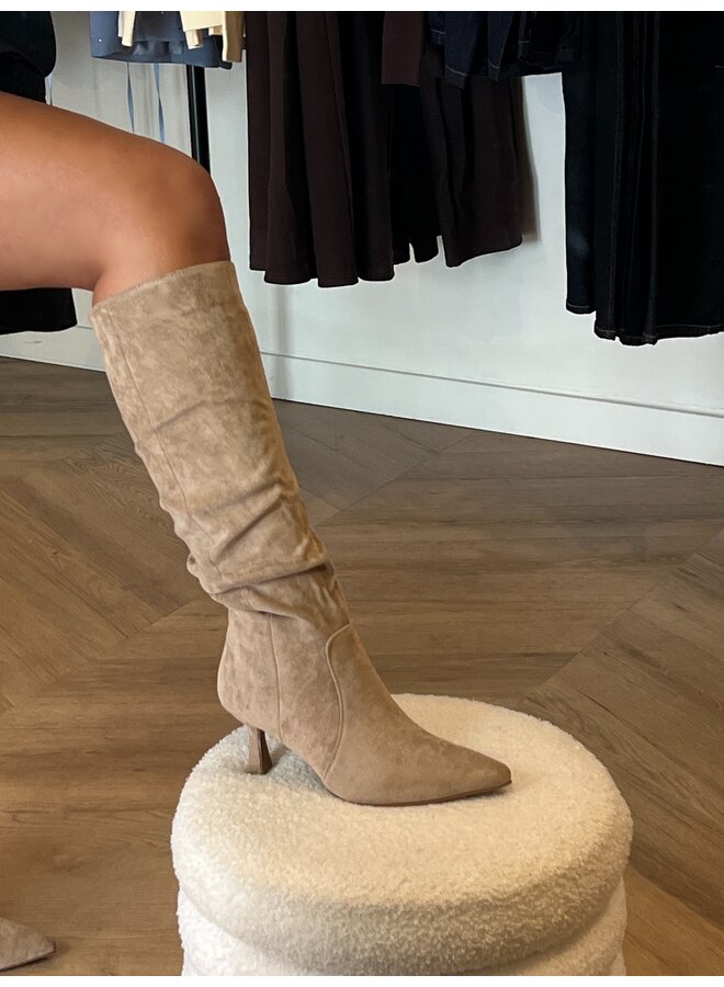 SLOUCHY CAMEL BOOTS - Copy