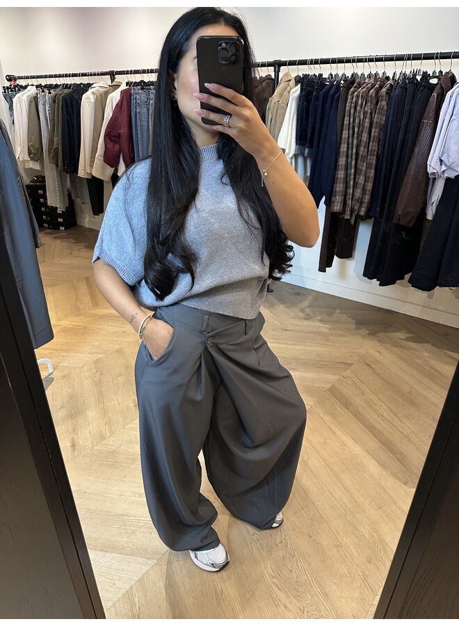 BASIC 'WENDY' TOP GRIJS