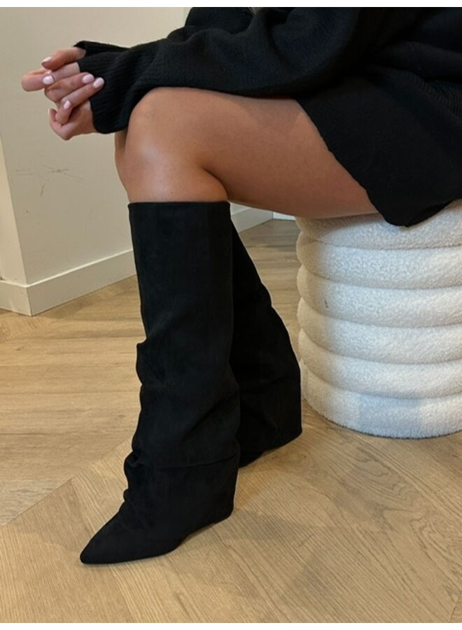 SUEDE WRINKLE HEELD BOOTS