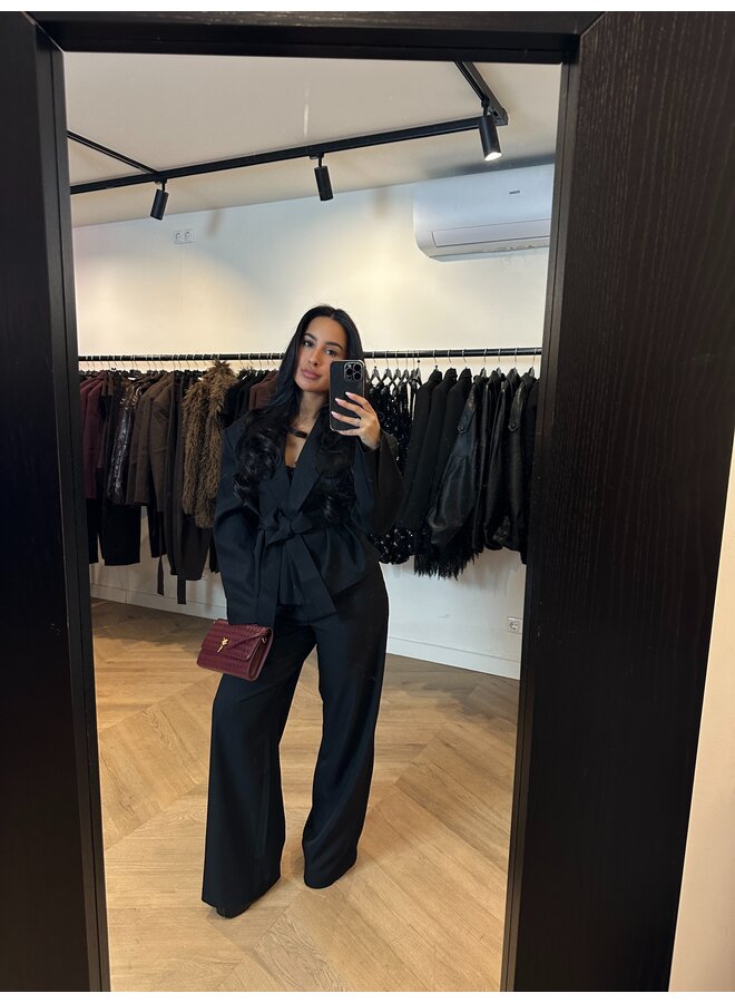 PADDED CROP BLAZER ZWART