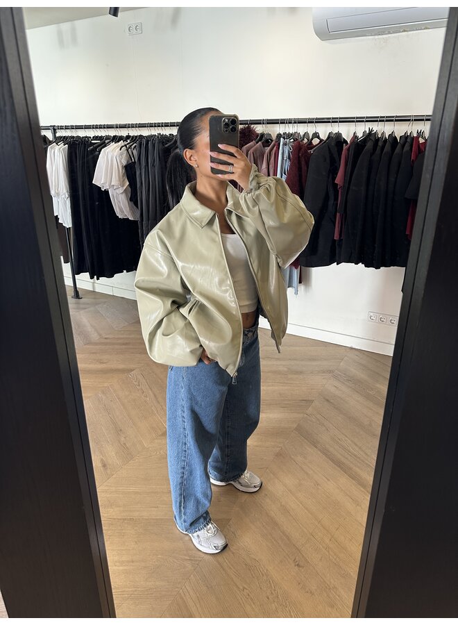 OVERSIZED LEATHER JACKET MATCHA GREEN (10 cm langer dan vorige)