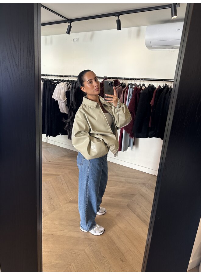 OVERSIZED LEATHER JACKET MATCHA GREEN (10 cm langer dan vorige)