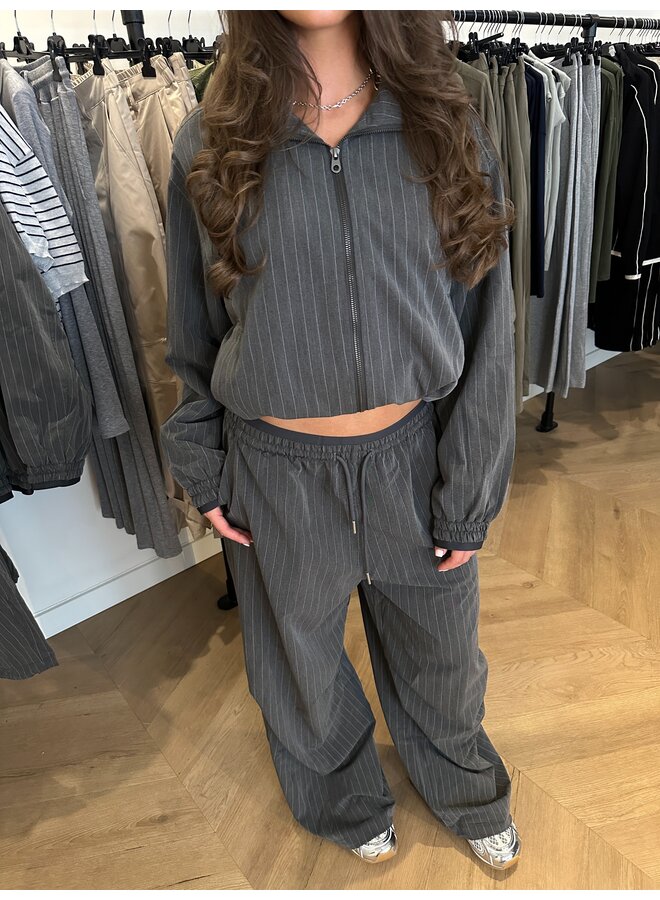 GREY PINSTRIPE PANTALON (Deel van set)