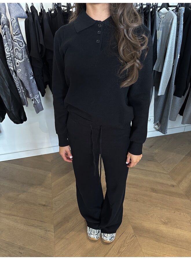 THE ULTIMATE COMFY KNIT - POLO SWEATER BLACK  - ML op voorraad alleen SM is pre-order 4 oktober