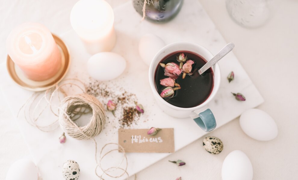 Hibiscusthee: de voordelen voor de gezondheid 