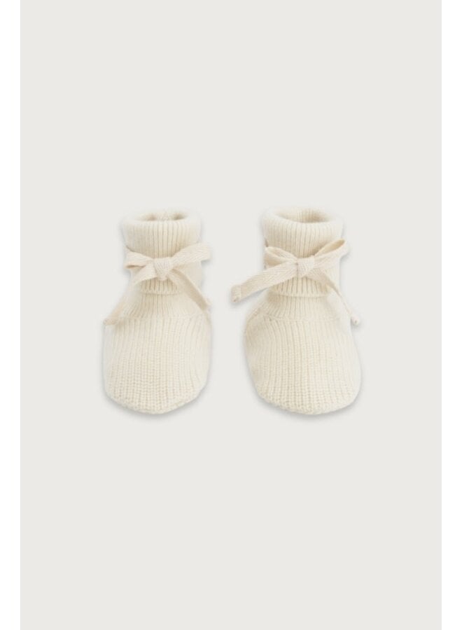 Gray label baby knitted booties cream