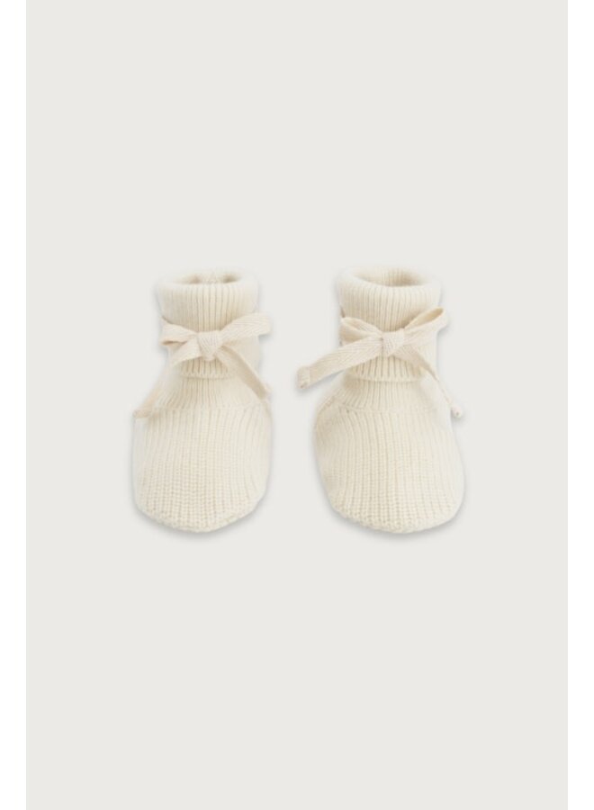Gray label baby knitted booties cream