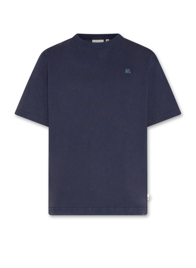 AO76 terry t-shirt mount back indigo
