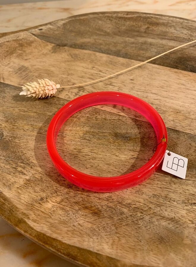 Ellen beekmans neon roze bangle gelakte hars