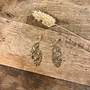 Ellen beekmans oorbellen met gehamerde blad (5cm)