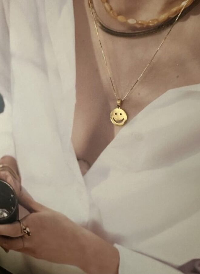 Ellen beekmans ketting met grote smiley