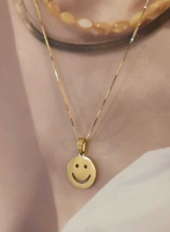 Ellen beekmans ketting met grote smiley
