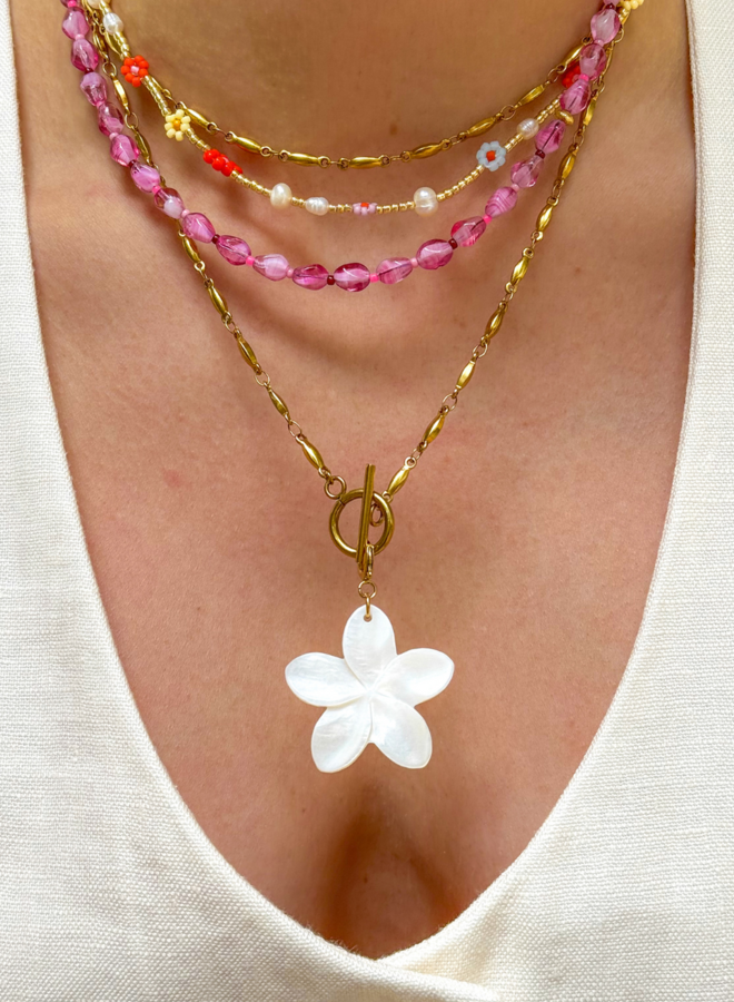 Le Veer shell flower charm bedel