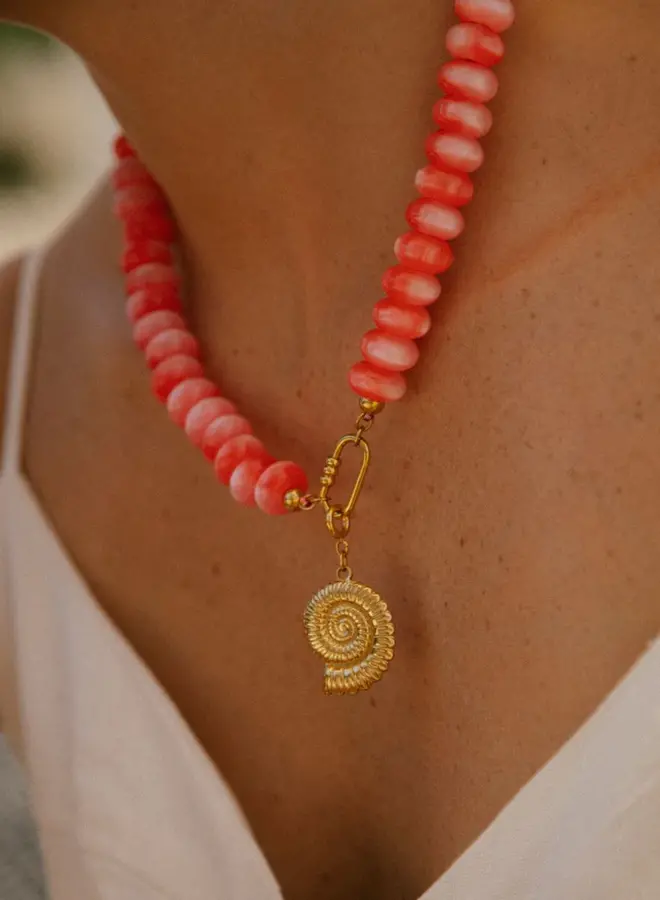 Le Veer twisted shell charm bedel