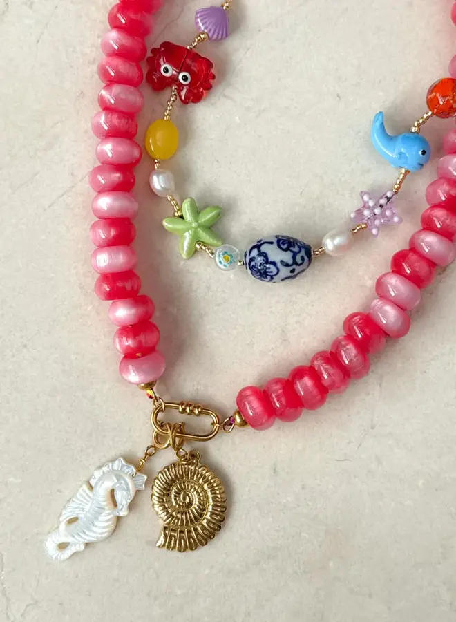Le Veer shell seahorse charm