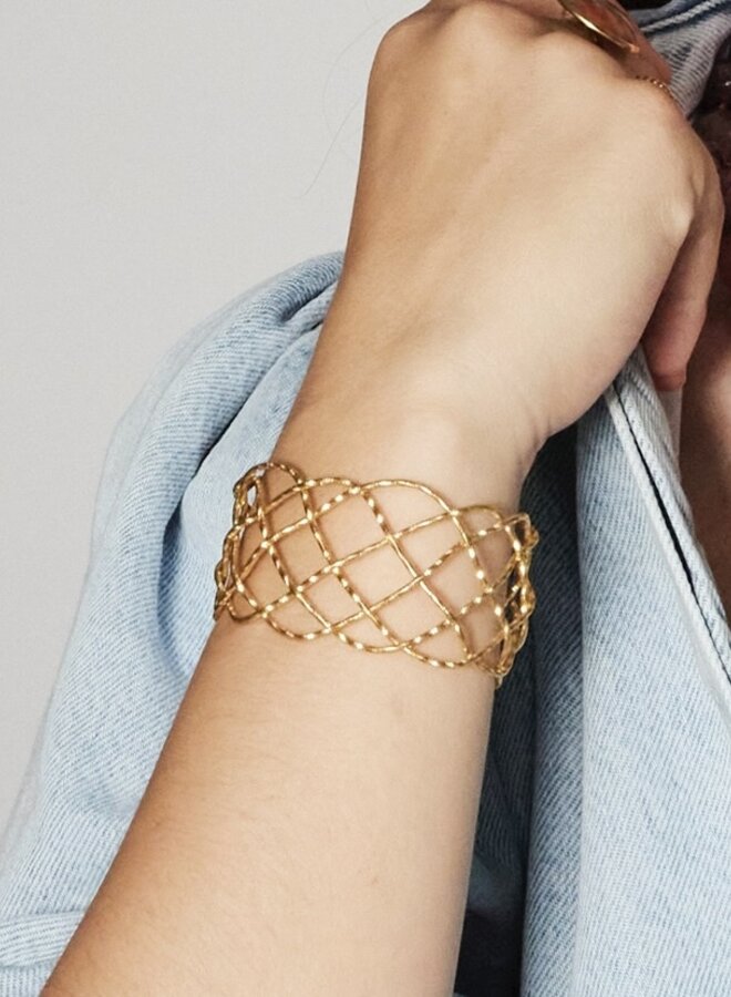 Ellen beekmans geweven bangle met textuur