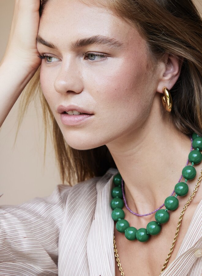 Ellen beekmans korte ketting  met grote ronde kralen groen