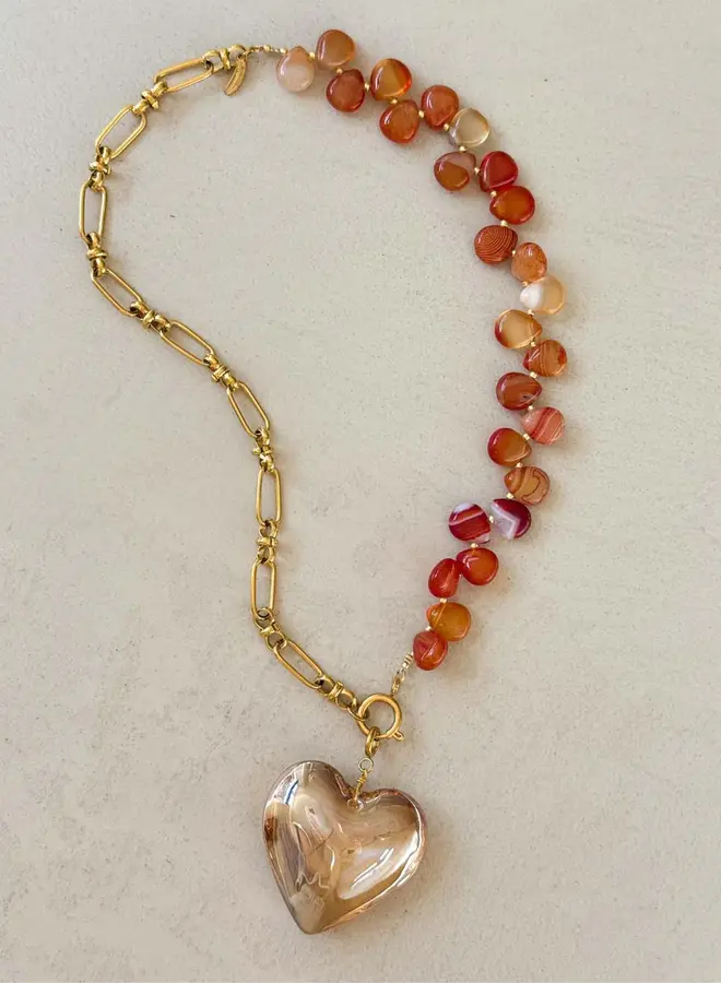 Le Veer desert stone necklace