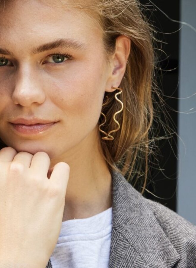 Ellen beekmans oorringen wave XL (5.5cm)