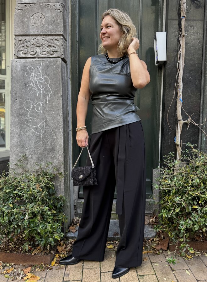 Second F. W25F seerie top black sand