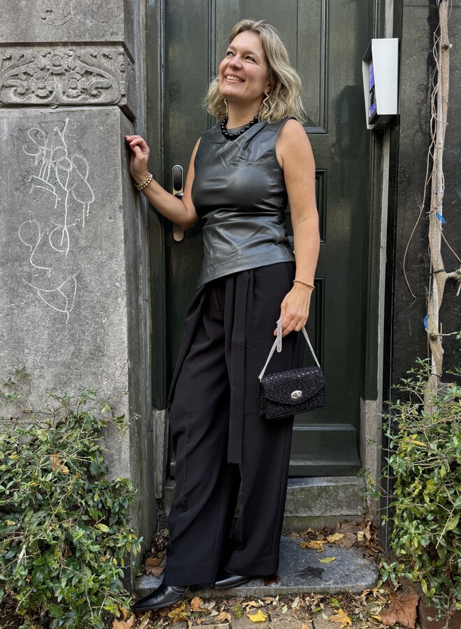 Second F. W25F seerie top black sand