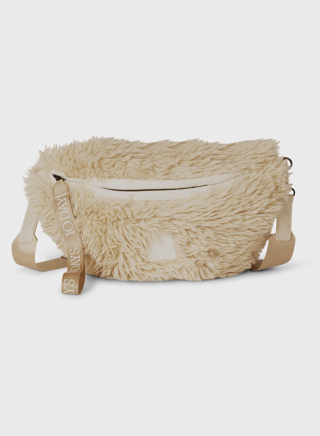 10DAYS fluffy cross body bag pearl