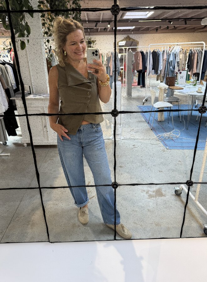 MEW helle asymmetric tee capers