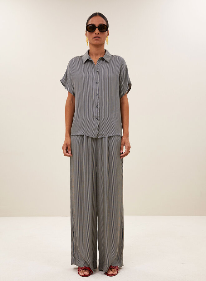 By Bar barley silky blouse black stripe