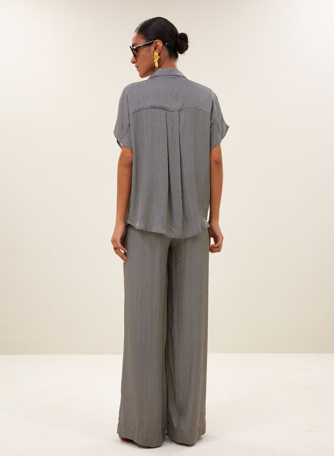 By Bar barley silky blouse black stripe