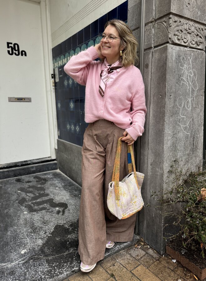 By Bar antic shopper