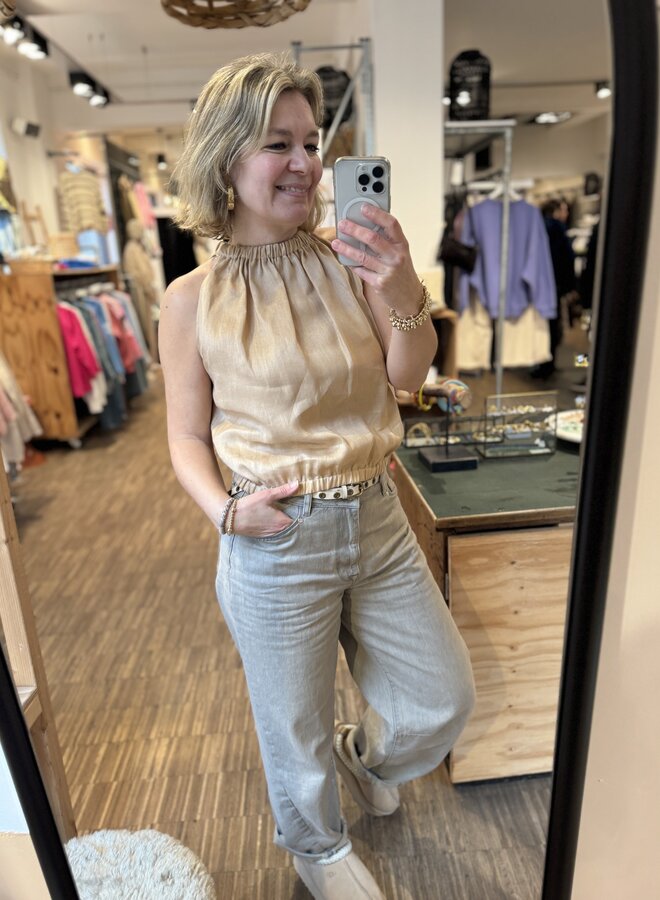 Greek archaic kori top camel