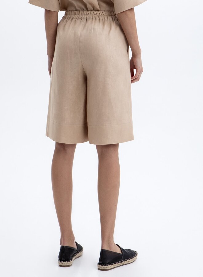 Greek archaic kori bermuda camel