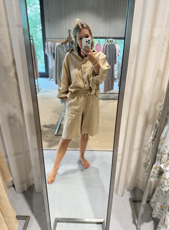 Greek archaic kori bermuda camel