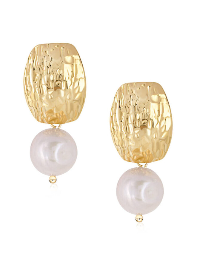 Ellen beekmans gehamerde oorstekers met grote parels