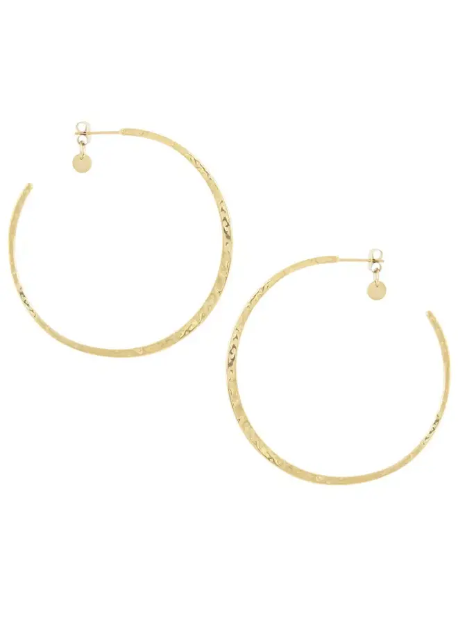 Ellen beekmans platte gehamerde oorringen large (6.2cm)